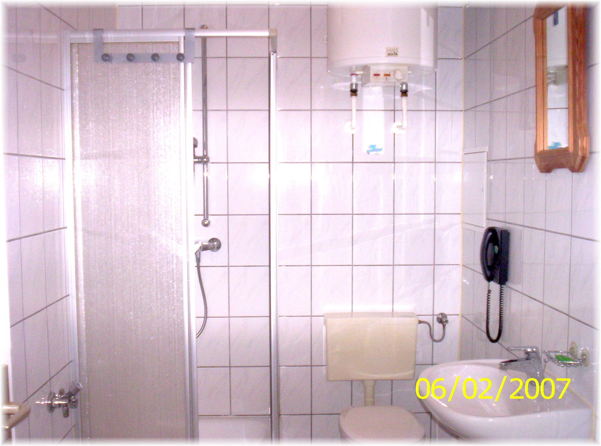 Obergeschoss links, DUSCHE UND WC